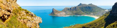 Cape Town, Güney Afrika 'da Fynbos Flora ile Hout Körfezi Kıyı Dağları manzarası