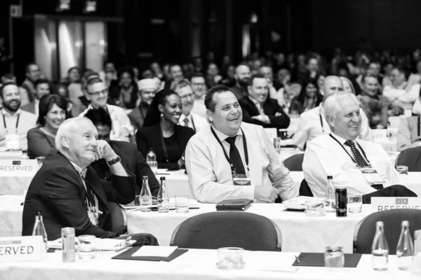 ヨハネスブルグ 南アフリカ 2017年8月17日 大規模な会議室での販売会議に出席する代表者 — ストック写真