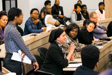 Johannesburg, Güney Afrika - 20 Kasım 2014: Üniversite Konferans Salonu 'nda konferansa katılan çeşitli öğrenciler