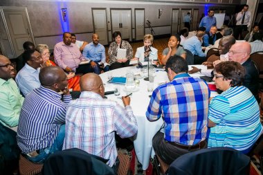 Johannesburg, Güney Afrika - 28 Kasım 2013: Bir ağ ve liderlik atölyesine katılan çeşitli delegeler