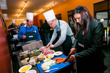 Johannesburg, Güney Afrika - 31 Ağustos 2014: Ekip oluşturma kursunda çeşitli kişiler