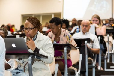 Johannesburg, Güney Afrika - 16 Kasım 2016: Konferans salonunda bir iş konferansına katılan delegeler