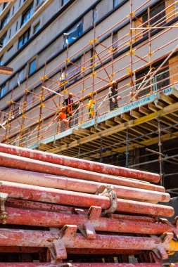 Cape Town, Güney Afrika - 7 Aralık 2022: İnşaat işçileri inşaat alanında inşaat işçileri