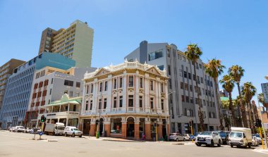 Cape Town, Güney Afrika - 7 Aralık 2022: Şehir merkezindeki eski binaların sokak manzarası