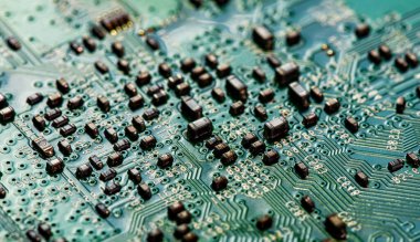 Modem yönlendiricisinin PC devre kartındaki yazdırılmış kabloları kapat