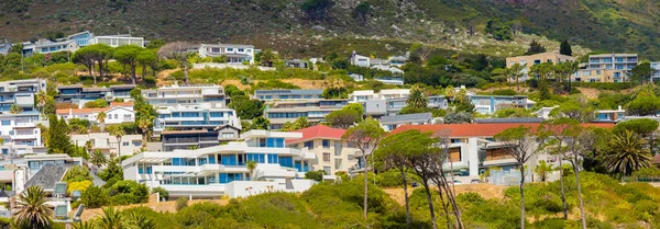 Кейптаун Юар Февраля 2023 Года Большие Особняки Лагерном Заливе Столовой — стоковое фото