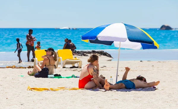 케이프타운 남아프리카 공화국 2023 해변에서 휴가를 보내는 사람들의 — 스톡 사진