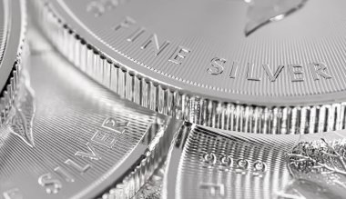 Cape Town, Güney Afrika - 17 Ağustos 2019: 9999 Silver Maple Leaf Bullion Coin