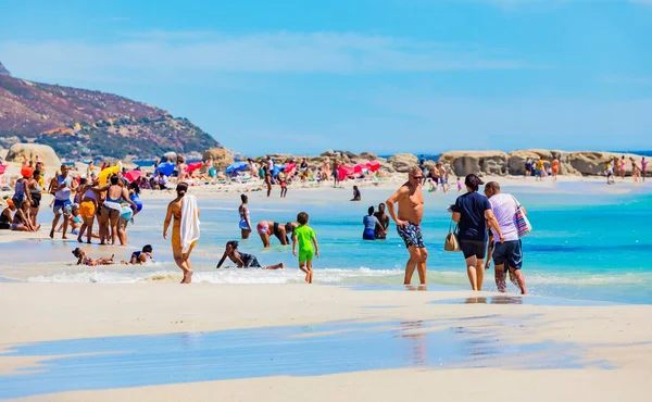 Ciudad Del Cabo Sudáfrica Febrero 2023 Vista Los Turistas Playa — Foto de Stock