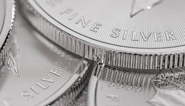 Cape Town, Güney Afrika - 17 Ağustos 2019: 9999 Silver Maple Leaf Bullion Coin
