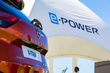 Cape Town, Güney Afrika - 24 Şubat 2023: Nissan E-Power X-Trail elektrikli aracının arka rozeti 