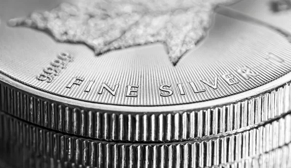 Extrem Närbild 9999 Silver Kanadensiska Maple Leaf Bullion Coin — Stockfoto