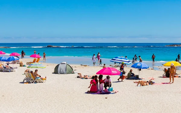 Kapstadt Südafrika Februar 2023 Blick Auf Urlauber Strand Von Camps — Stockfoto