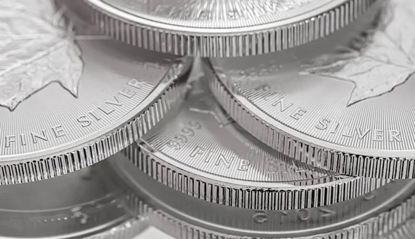Imagen Cerca Extrema Una Moneda Oro Hoja Arce Canadiense Plata — Foto de Stock