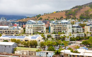 Cape Town, Güney Afrika - V ve A Waterfront rıhtımı manzarası arttı