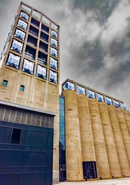 Cape Town, Güney Afrika - 8 Mart 2023: Yenilenmiş tahıl ambarı, tasarımcı Thomas Heatherwick tarafından modern müzeye dönüştürüldü