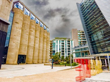 Cape Town, Güney Afrika - 8 Mart 2023: Yenilenmiş tahıl ambarı, tasarımcı Thomas Heatherwick tarafından modern müzeye dönüştürüldü