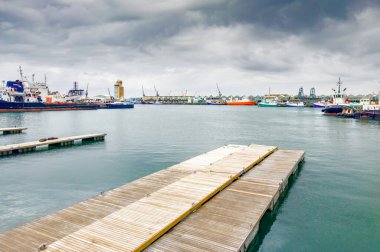 Cape Town, Güney Afrika - 8 Mart 2023: V ve A Rıhtım Limanı