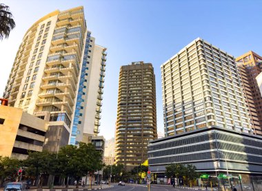 Cape Town, Güney Afrika - 30 Ekim 2023: CBD 'deki binaların sokak manzarası