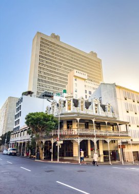   Cape Town, Güney Afrika - 08 Kasım 2023: CBD 'deki binaların sokak manzarası