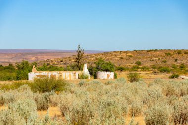 Güney Afrika 'nın Namaqualand bölgesindeki terk edilmiş binalar.