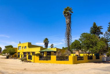 Port Nolloth, Güney Afrika - 16 Mart 2024: Küçük sahil kasabasında kırsal sahil yatağı ve kahvaltı konaklama