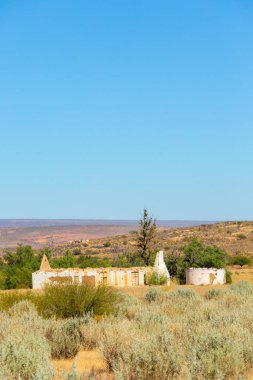 Güney Afrika 'nın Namaqualand bölgesindeki terk edilmiş binalar.