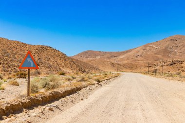 Güney Afrika 'daki Richtersveld Ulusal Parkı' nda keskin dönüş levhası.