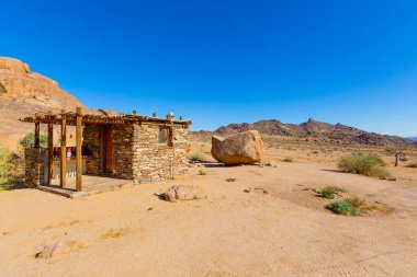 Güney Afrika 'nın çorak bölgesi olan Richtersveld Ulusal Parkı' ndaki Kokerboomkloof Kamp Alanı