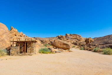 Güney Afrika 'nın çorak bölgesi olan Richtersveld Ulusal Parkı' ndaki Kokerboomkloof Kamp Alanı