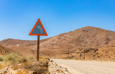 Güney Afrika 'daki Richtersveld Ulusal Parkı' nda keskin dönüş levhası.