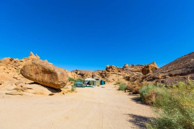 Güney Afrika 'nın çorak bölgesi olan Richtersveld Ulusal Parkı' ndaki Kokerboomkloof Kamp Alanı
