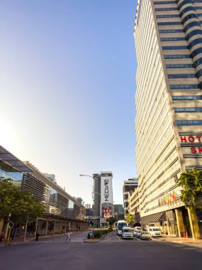 Cape Town, Güney Afrika - 30 Ekim 2023: CBD 'deki binaların sokak manzarası