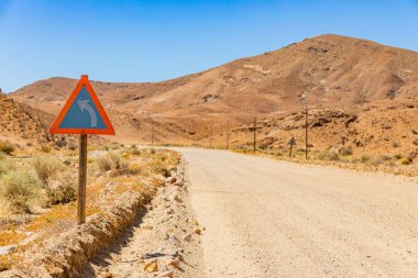 Güney Afrika 'daki Richtersveld Ulusal Parkı' nda keskin dönüş levhası.