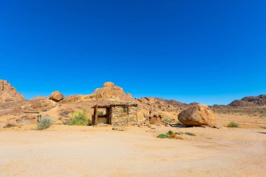 Güney Afrika 'nın çorak bölgesi olan Richtersveld Ulusal Parkı' ndaki Kokerboomkloof Kamp Alanı