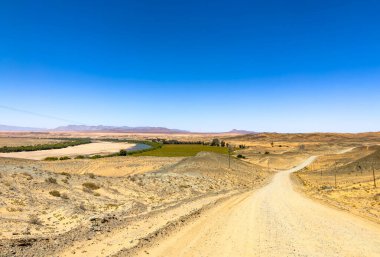 Güney Afrika 'daki Richtersveld Ulusal Parkı' ndaki Orange River manzarası.