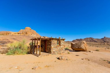 Güney Afrika 'nın çorak bölgesi olan Richtersveld Ulusal Parkı' ndaki Kokerboomkloof Kamp Alanı