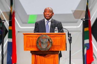 Cape Town, Güney Afrika - 17 Ekim 2024: Cyril Ramaphosa Güney Afrika Başkanı konferans etkinliğinde konuşma yaptı 