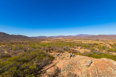 Güney Afrika 'nın Namaqualand bölgesindeki kurak manzaranın yüksek görünümü