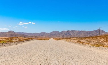 Güney Afrika 'daki Richtersveld Ulusal Parkı' ndaki çakıl yolu manzaralı.