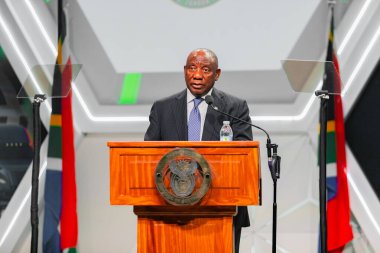 Cape Town, Güney Afrika - 17 Ekim 2024: Cyril Ramaphosa Güney Afrika Başkanı konferans etkinliğinde konuşma yaptı 
