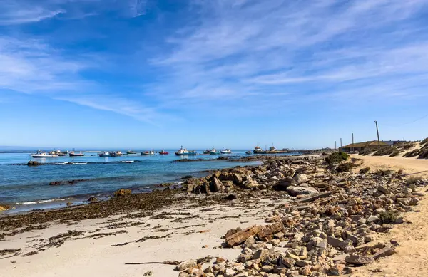 Port Nolloth, Güney Afrika - 16 Mart 2024: Deniz Elmas madencilik tekneleri küçük sahil kasabasında