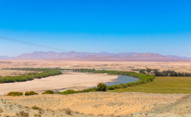 Güney Afrika 'daki Richtersveld Ulusal Parkı' ndaki Orange River manzarası.