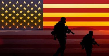 Amerikan bayrağı, günbatımı ve silueti kullanarak savaşın kavramsal görüntüsü