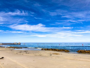 Port Nolloth, Güney Afrika 'nın batı kıyısındaki küçük bir kasabadaki eski iskelede.