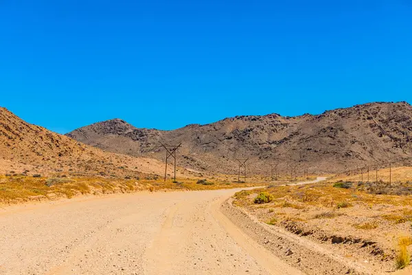 Güney Afrika 'daki Richtersveld Ulusal Parkı' na giden çorak dağların manzarası.