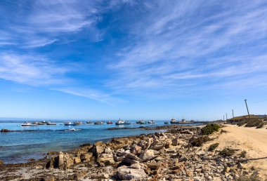 Port Nolloth, Güney Afrika - 16 Mart 2024: Deniz Elmas madencilik tekneleri küçük sahil kasabasında