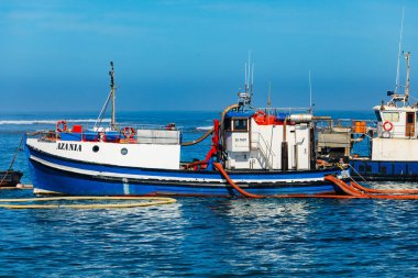 Port Nolloth, Güney Afrika - 17 Mart 2024: Küçük sahil kasabasında Elmas madencilik tekneleri