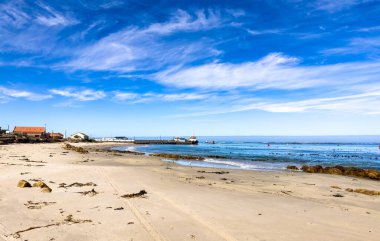 Port Nolloth, Güney Afrika 'nın batı kıyısındaki küçük bir kasabadaki eski iskelede.
