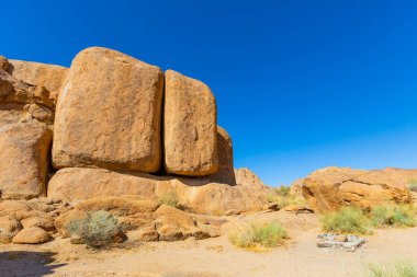 Güney Afrika 'nın çorak bölgesi olan Richtersveld Ulusal Parkı' ndaki Kokerboomkloof Kamp Alanı